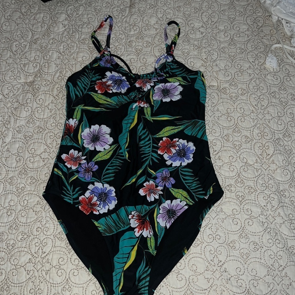 Old navy floral one piece. EUC